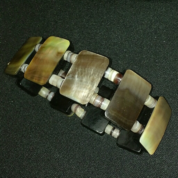 Jewelry - Beautiful Stretchy Abalone Shell & Stone Bracelet Jewelry - Beautiful Stretchy Abalone Shell & Stone Bracelet